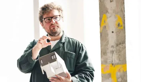 Wes Hiatt leads the Alley House Program